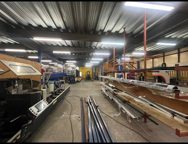 5,500M² WAREHOUSE FOR SALE IN SUNDERLAND RIDGE